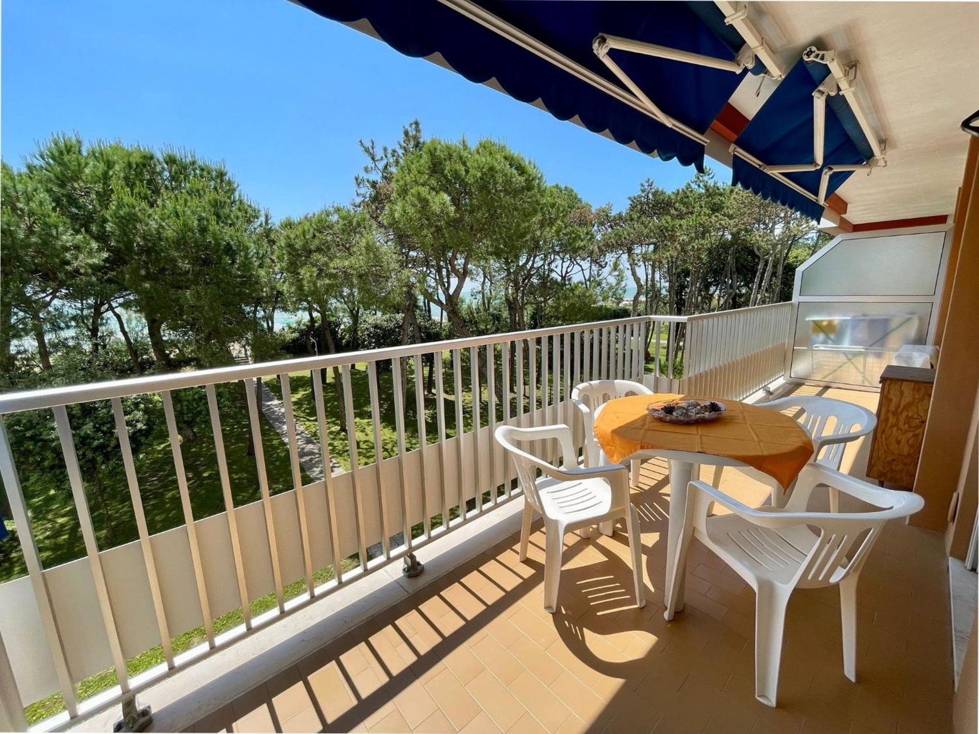 Apartamento Renovated Flat With A Stunning Terrace Porto Santa Margherita Exterior foto